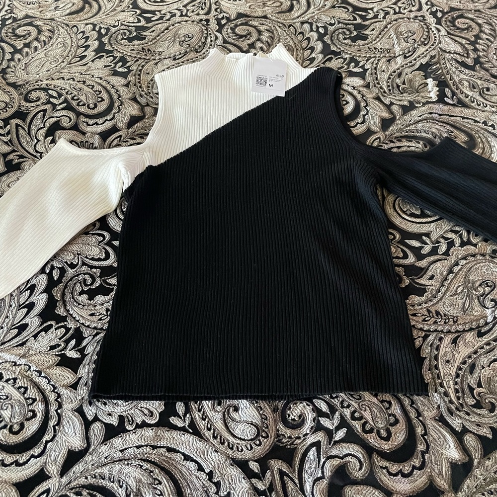 Cute Forever 21 black and white cut out shoulder top